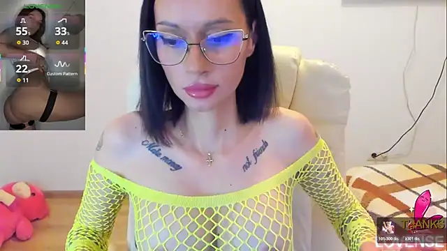 kissnicol32 online show from 02/04/26, 04:46