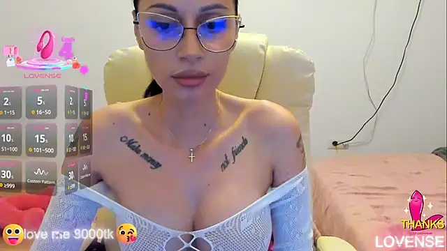 kissnicol32 online show from 11/04/25, 04:55