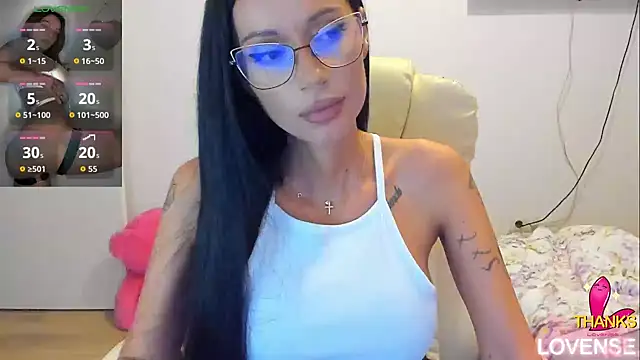Snapshot of kissnicol32 chatting on 07/10/26, 03:23 kissnicol32 online show from 07/10/26, 03:23