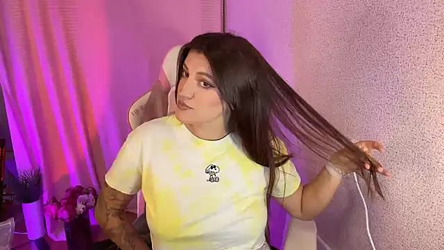 Snapshot of Katrin__kiss chatting on 10/21/25, 04:28 Katrin kiss online show from 10/21/25, 04:28