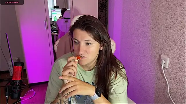 Snapshot of Katrin__kiss chatting on 09/17/25, 01:24 Katrin kiss online show from 09/17/25, 01:24