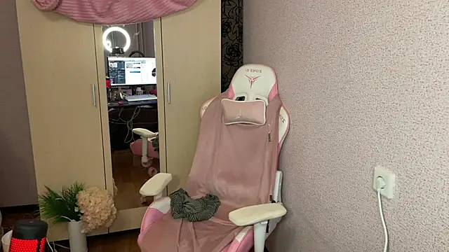 Snapshot of Katrin__kiss chatting on 11/23/25, 09:14 Katrin kiss online show from 11/23/25, 09:14