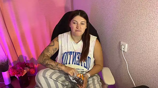 Snapshot of Katrin__kiss chatting on 10/18/25, 03:03 Katrin kiss online show from 10/18/25, 03:03