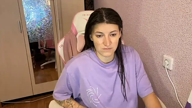 Snapshot of Katrin__kiss chatting on 04/19/26, 01:23 Katrin kiss online show from 04/19/26, 01:23