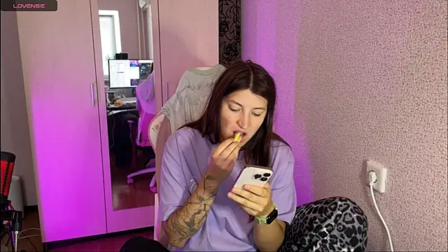 Snapshot of Katrin__kiss chatting on 09/14/25, 01:00 Katrin kiss online show from 09/14/25, 01:00