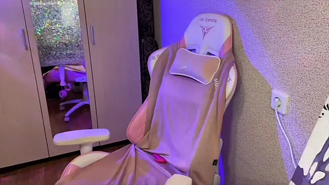 Katrin  kiss online show from 04/05/26, 10:38