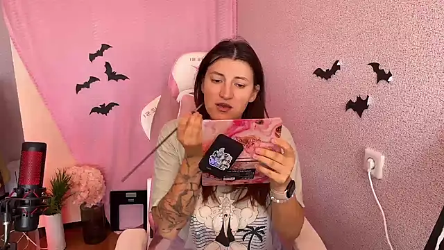 Snapshot of Katrin__kiss chatting on 10/29/25, 08:24 Katrin kiss online show from 10/29/25, 08:24