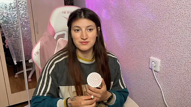 Snapshot of Katrin__kiss chatting on 05/03/26, 06:33 Katrin kiss online show from 05/03/26, 06:33