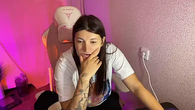 Snapshot of Katrin__kiss chatting on 10/23/25, 04:16 Katrin kiss online show from 10/23/25, 04:16