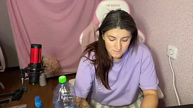 Snapshot of Katrin__kiss chatting on 11/17/25, 06:56 Katrin kiss online show from 11/17/25, 06:56