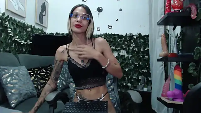 natasha squirt28 online show from 05/17/26, 12:43