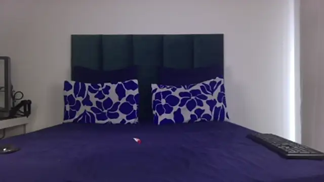 THROATGOATxo online show from 12/22/25, 07:30