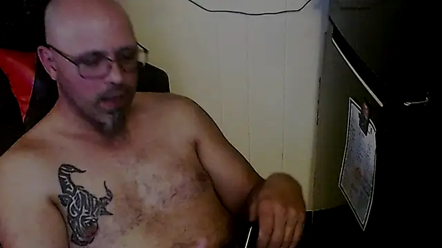 Snapshot of KrazyLegz chatting on 10/19/25, 02:03 KrazyLegz online show from 10/19/25, 02:03