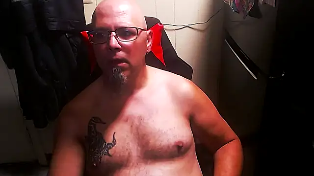 Snapshot of KrazyLegz chatting on 10/05/25, 03:03 KrazyLegz online show from 10/05/25, 03:03