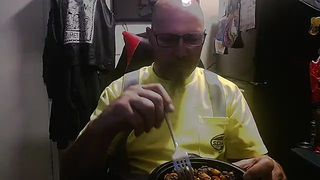 Snapshot of KrazyLegz chatting on 09/18/25, 10:13 KrazyLegz online show from 09/18/25, 10:13