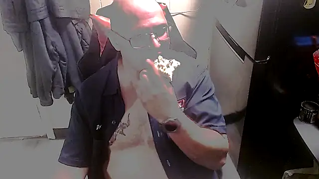 Snapshot of KrazyLegz chatting on 10/07/25, 09:49 KrazyLegz online show from 10/07/25, 09:49