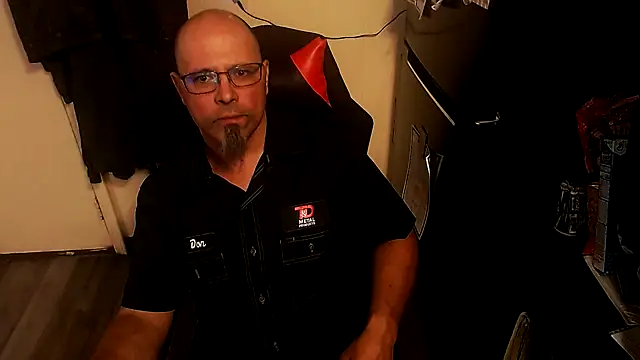 Snapshot of KrazyLegz chatting on 10/22/25, 10:08 KrazyLegz online show from 10/22/25, 10:08