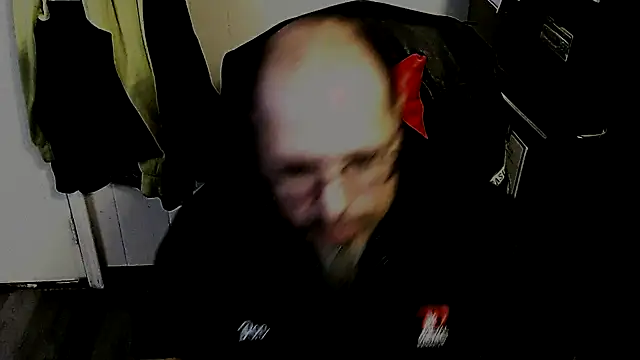 Snapshot of KrazyLegz chatting on 11/24/25, 10:54 KrazyLegz online show from 11/24/25, 10:54