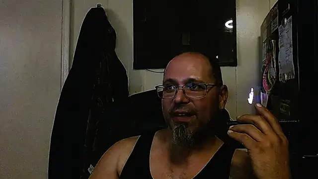 Snapshot of KrazyLegz chatting on 11/16/25, 03:44 KrazyLegz online show from 11/16/25, 03:44