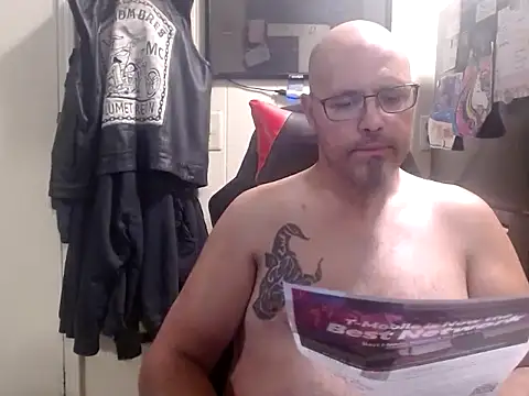 Snapshot of KrazyLegz chatting on 09/11/25, 12:21 KrazyLegz online show from 09/11/25, 12:21