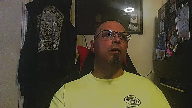 Snapshot of KrazyLegz chatting on 09/22/25, 11:22 KrazyLegz online show from 09/22/25, 11:22