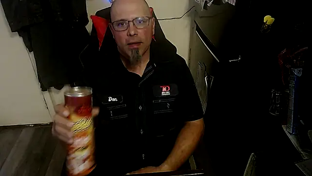 Snapshot of KrazyLegz chatting on 10/21/25, 10:53 KrazyLegz online show from 10/21/25, 10:53