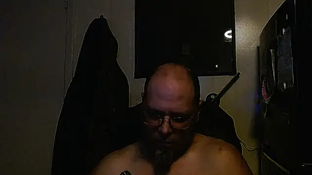 Snapshot of KrazyLegz chatting on 11/17/25, 08:51 KrazyLegz online show from 11/17/25, 08:51