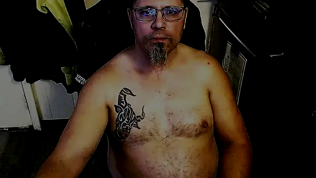 Snapshot of KrazyLegz chatting on 11/21/25, 11:37 KrazyLegz online show from 11/21/25, 11:37