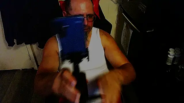 Snapshot of KrazyLegz chatting on 12/15/25, 02:28 KrazyLegz online show from 12/15/25, 02:28