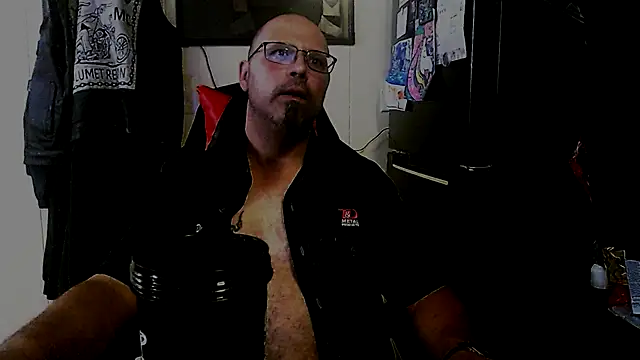 Snapshot of KrazyLegz chatting on 10/03/25, 07:59 KrazyLegz online show from 10/03/25, 07:59