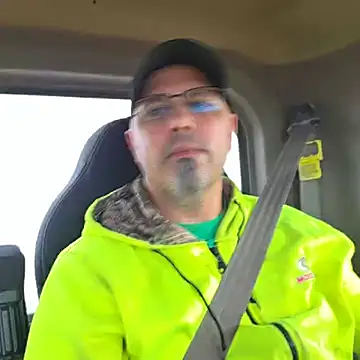 Snapshot of KrazyLegz chatting on 10/25/25, 01:56 KrazyLegz online show from 10/25/25, 01:56