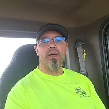 Snapshot of KrazyLegz chatting on 10/18/25, 01:57 KrazyLegz online show from 10/18/25, 01:57