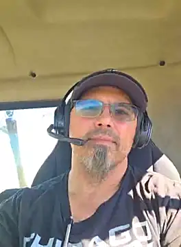 Snapshot of KrazyLegz chatting on 10/12/25, 07:48 KrazyLegz online show from 10/12/25, 07:48