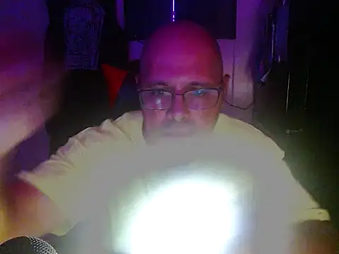 Snapshot of KrazyLegz chatting on 09/10/25, 12:53 KrazyLegz online show from 09/10/25, 12:53