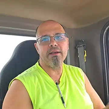 Snapshot of KrazyLegz chatting on 10/17/25, 08:43 KrazyLegz online show from 10/17/25, 08:43