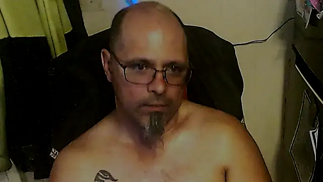 Snapshot of KrazyLegz chatting on 11/02/25, 10:37 KrazyLegz online show from 11/02/25, 10:37