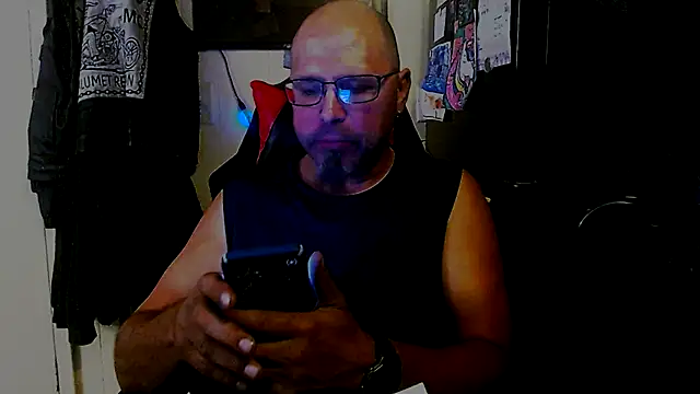 Snapshot of KrazyLegz chatting on 10/01/25, 11:52 KrazyLegz online show from 10/01/25, 11:52