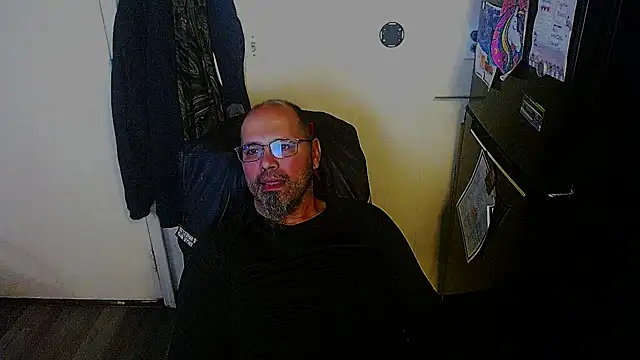 Snapshot of KrazyLegz chatting on 11/08/25, 05:05 KrazyLegz online show from 11/08/25, 05:05