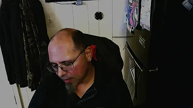 Snapshot of KrazyLegz chatting on 11/12/25, 11:52 KrazyLegz online show from 11/12/25, 11:52