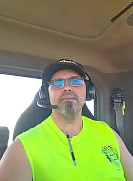 Snapshot of KrazyLegz chatting on 10/11/25, 06:53 KrazyLegz online show from 10/11/25, 06:53