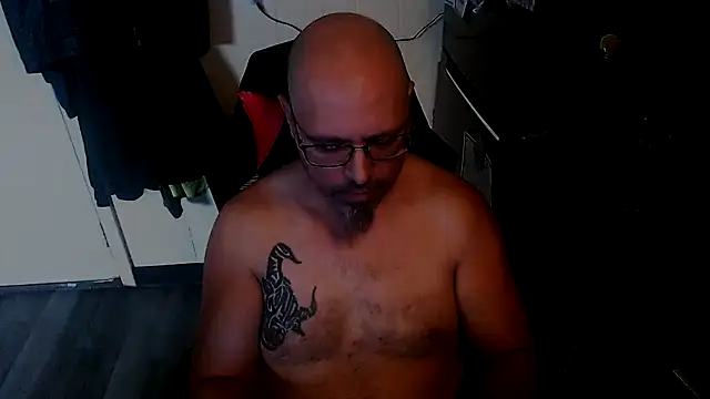 Snapshot of KrazyLegz chatting on 10/19/25, 03:15 KrazyLegz online show from 10/19/25, 03:15