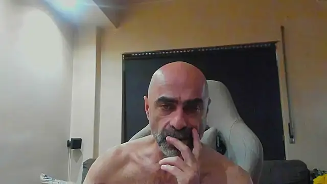 Snapshot of Bicopflirt chatting on 06/04/26, 05:50 Bicopflirt online show from 06/04/26, 05:50