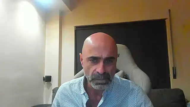 Snapshot of Bicopflirt chatting on 05/05/26, 10:13 Bicopflirt online show from 05/05/26, 10:13