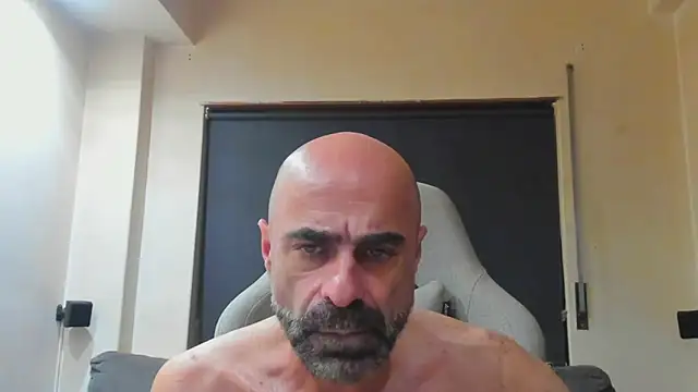 Snapshot of Bicopflirt chatting on 10/19/25, 09:28 Bicopflirt online show from 10/19/25, 09:28