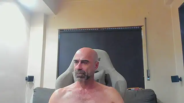 Snapshot of Bicopflirt chatting on 09/24/25, 03:18 Bicopflirt online show from 09/24/25, 03:18