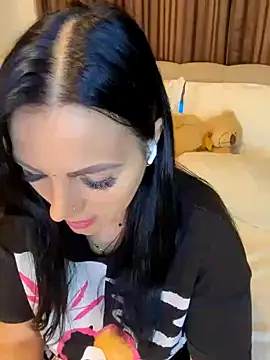 ReiyaRey online show from 05/13/26, 10:06