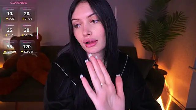 Snapshot of MilaSecrett chatting on 12/14/25, 02:22 MilaSecrett online show from 12/14/25, 02:22