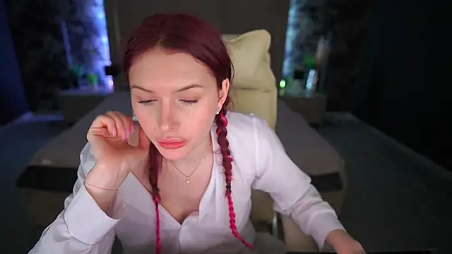 Snapshot of MilaSecrett chatting on 03/15/25, 07:38 MilaSecrett online show from 03/15/25, 07:38