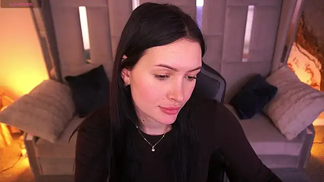 Snapshot of MilaSecrett chatting on 12/15/25, 02:45 MilaSecrett online show from 12/15/25, 02:45