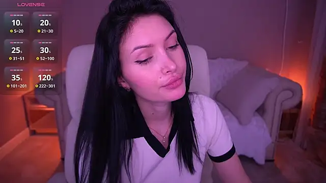 Snapshot of MilaSecrett chatting on 11/23/25, 02:16 MilaSecrett online show from 11/23/25, 02:16